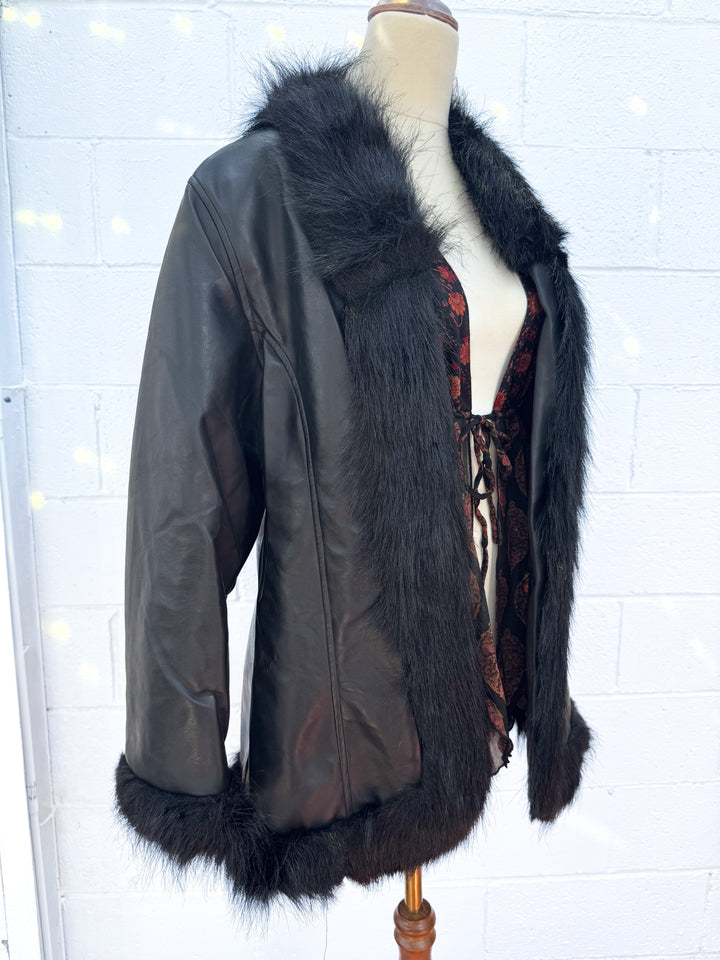 *VTG BLACK FAUX LEATHER & FUR JACKET / M