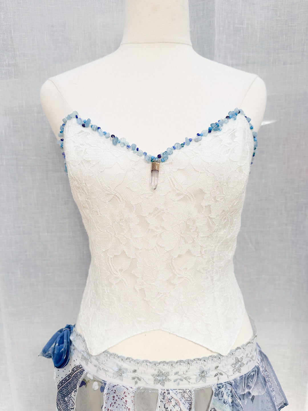 *HAND EMBELLISHED WHITE LACE CORSET / M