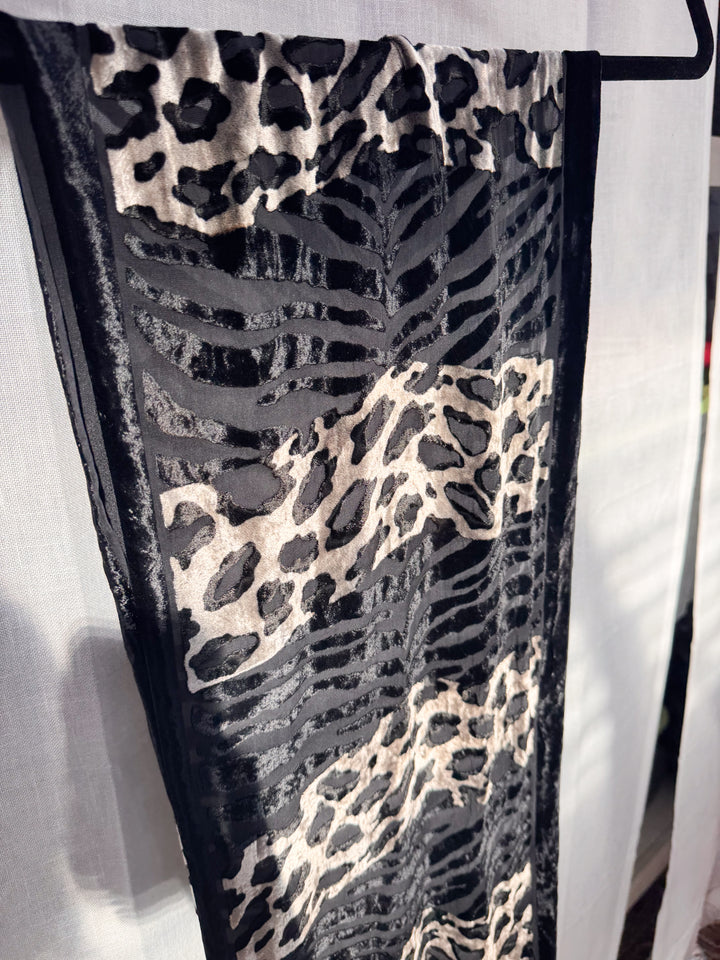 *VELVET VINTAGE ANIMAL PRINT SCARF