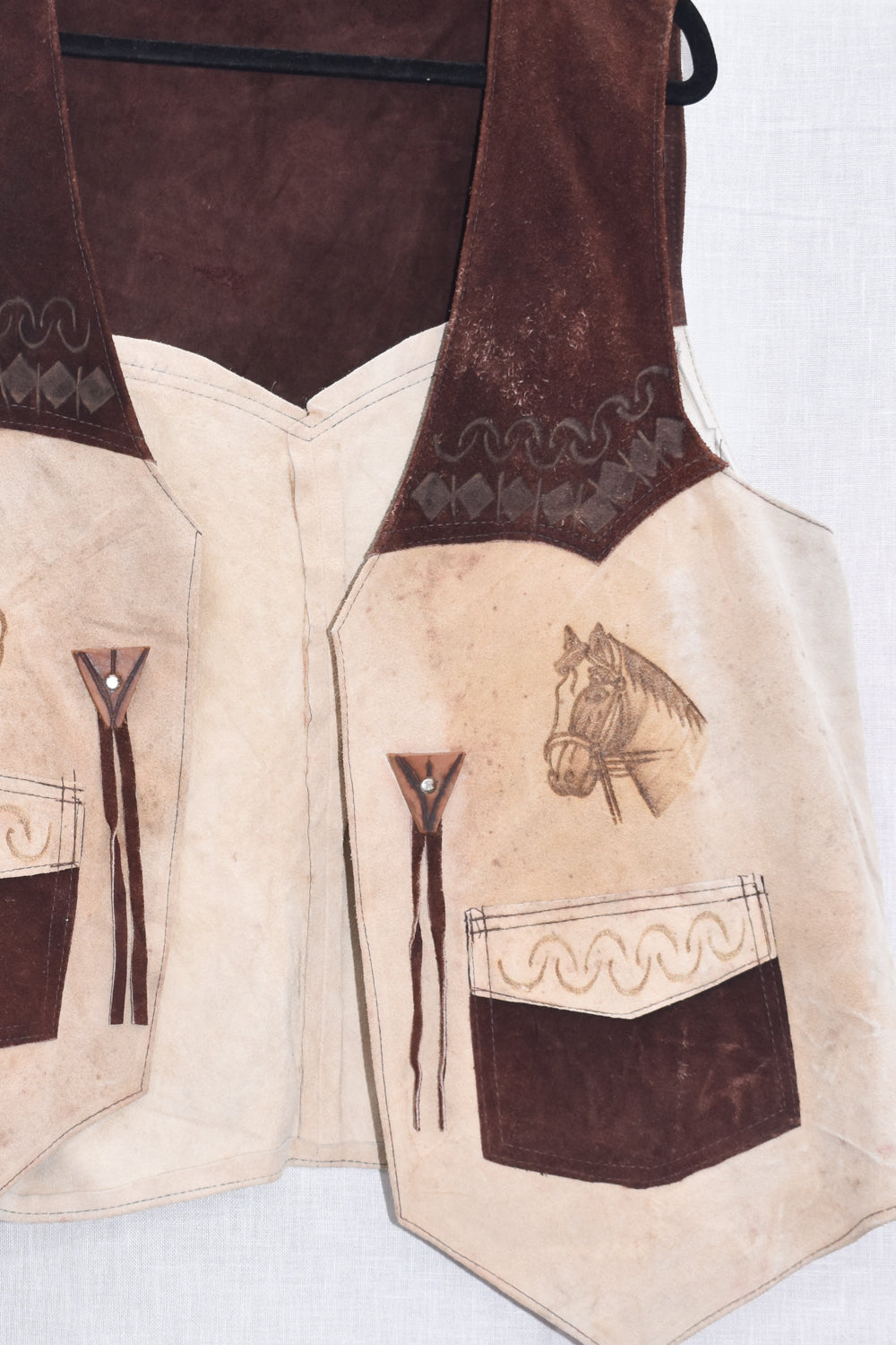 *VINTAGE MENS SUEDE TOOLED HORSE WESTERN VEST / L-XL