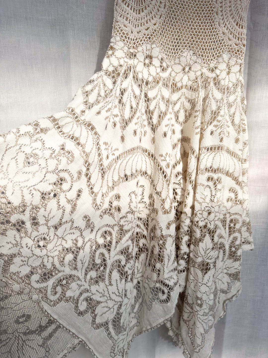 *LULU LACE HANDKERCHIEF DRESS / S