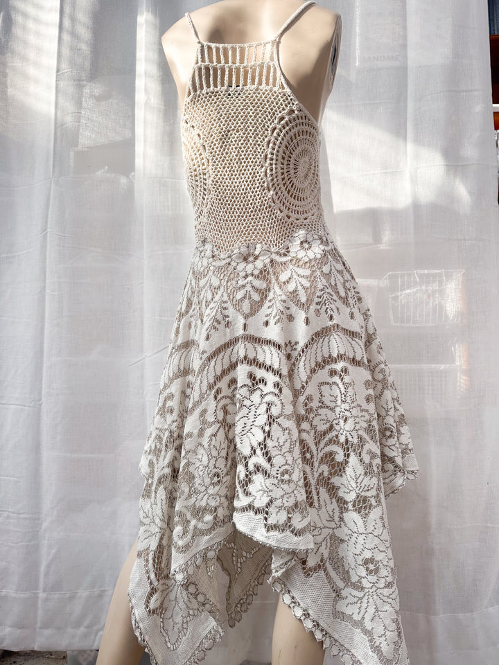*LULU LACE HANDKERCHIEF DRESS / S