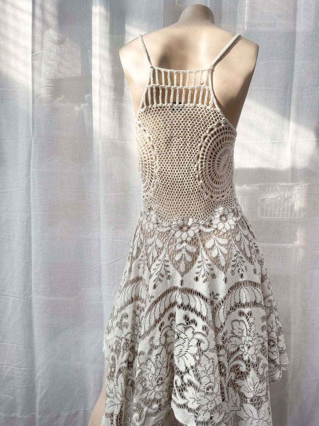 *LULU LACE HANDKERCHIEF DRESS / S