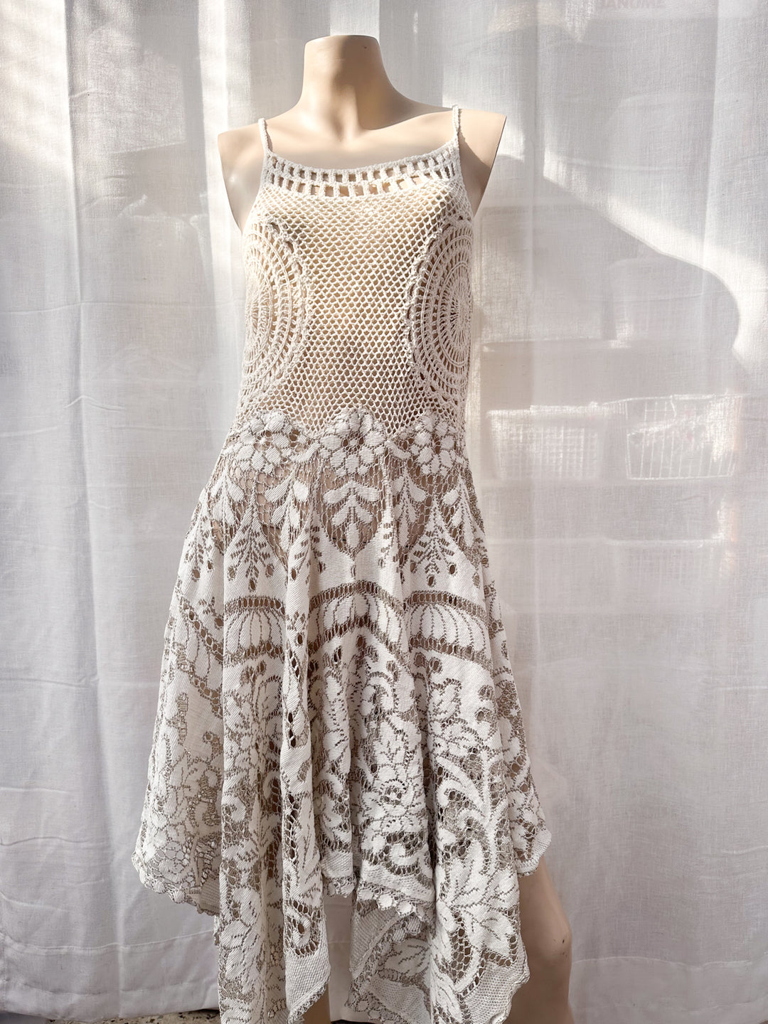 *LULU LACE HANDKERCHIEF DRESS / S