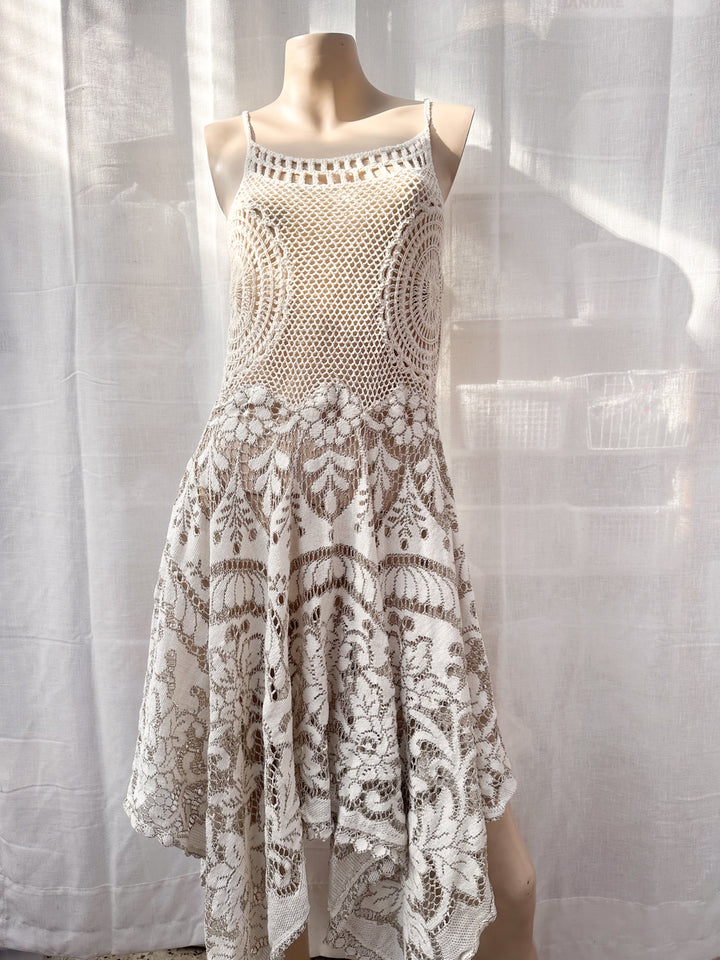 *LULU LACE HANDKERCHIEF DRESS / S