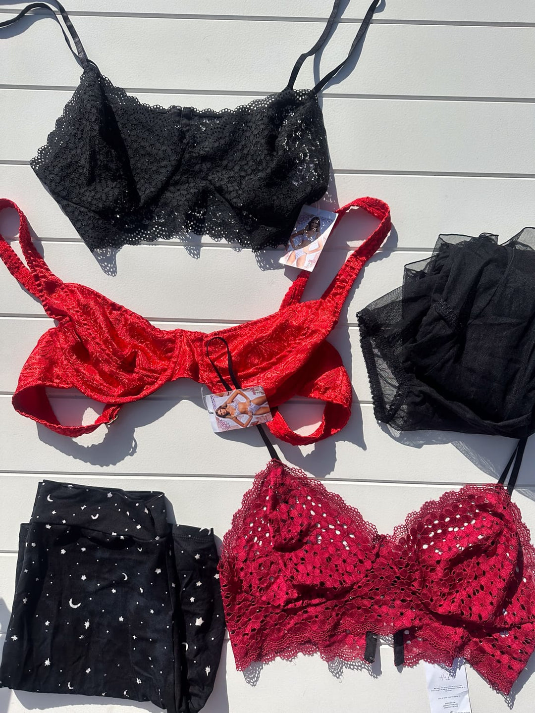 *CINDY RED AND BLACK BUNDLE / XL-XXL - SAMPLE SALE