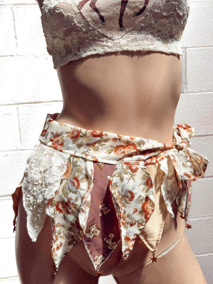 VTG LANI TAN FLORAL PIXIE SKIRT / XS-S