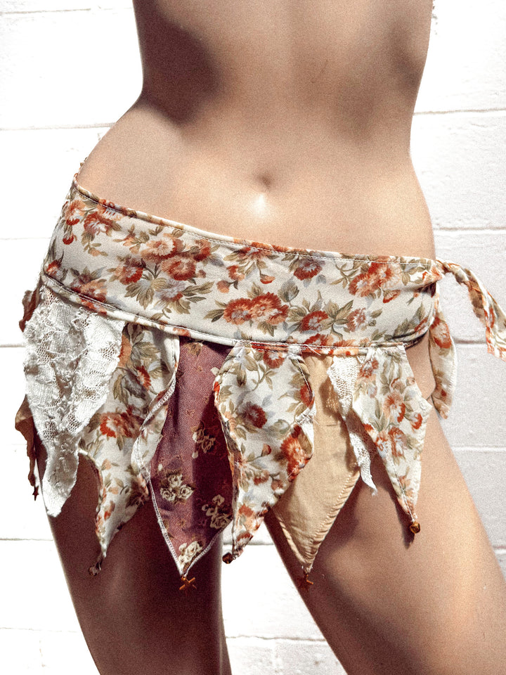 VTG LANI TAN FLORAL PIXIE SKIRT / XS-S